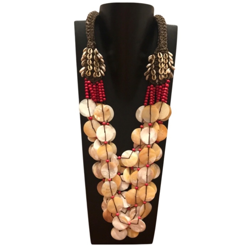 ‼️💥PRICE DROP ☄️ Handmade decorative necklaces with shells and wooden beads.